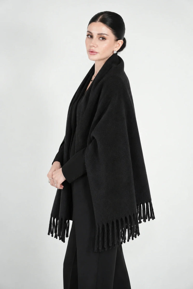 Original Wool Shawl – Black – side without glasses